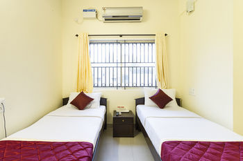 Super Oyo Capital O Premium Hotel Victoria Heights Near Sri Someshwara Swami Temple Bangalore Eksteriør bilde
